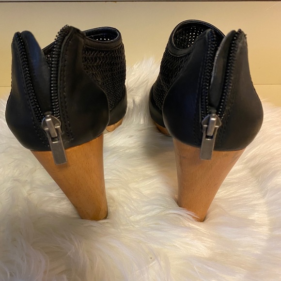 BANANA REPUBLIC Leather platform peep-toe heels - Picture 3 of 4